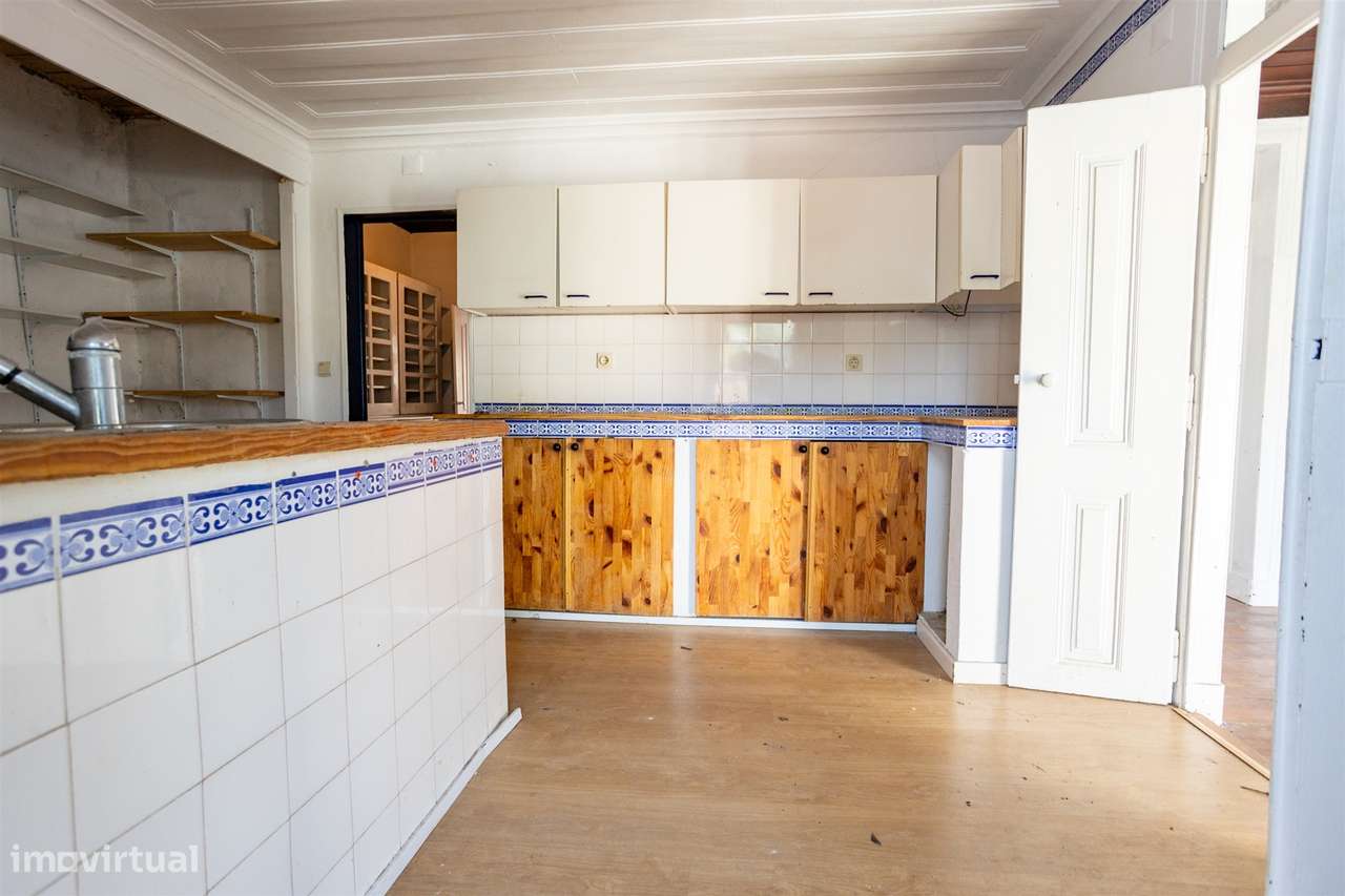 Moradia histórica T6 com piscina e anexo – centro de Salvaterra de Mag-22