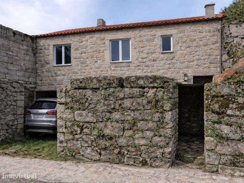 Ideal para reconstrução e valorização - A poucos minutos da vila de...-14