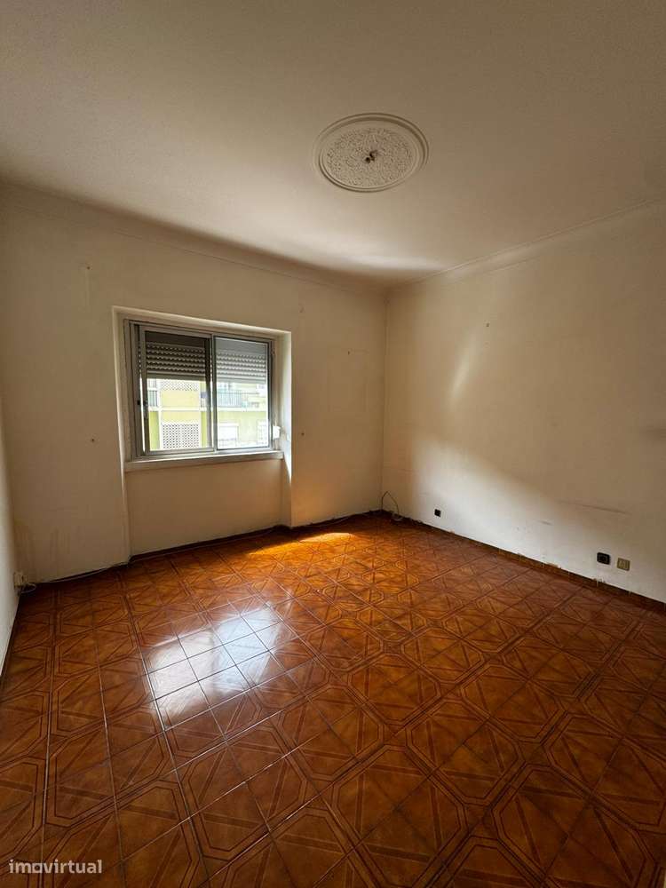 Apartamento T2 à venda na rua General Humberto Delgado - Grande imagem: 2/17