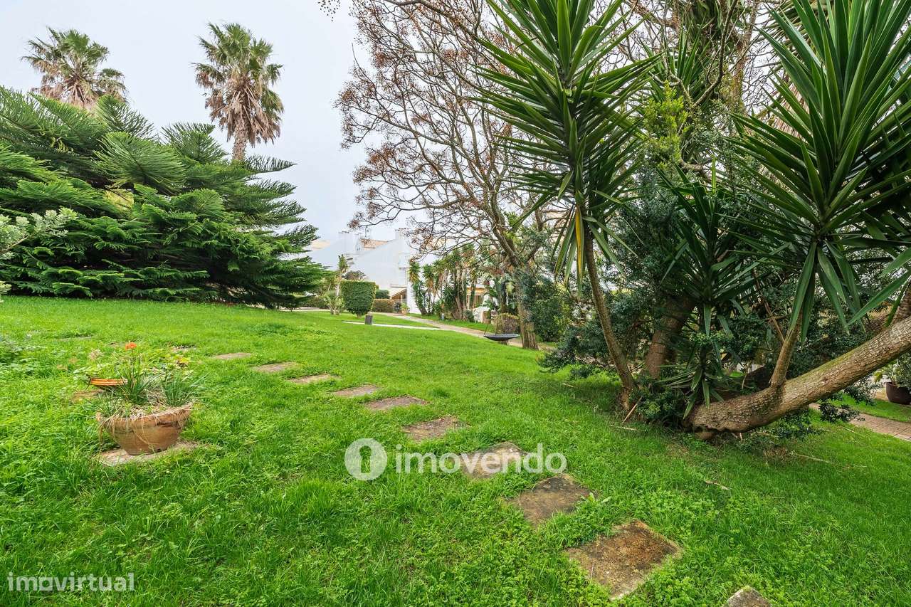 Moradia T5+2 com garagem, em condomínio com piscina, em Murches-46