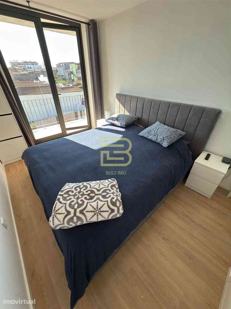 Apartamento T2, com varanda na Rua Pinto Bessa, Porto-9