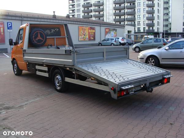 Mercedes-Benz Sprinter - 16