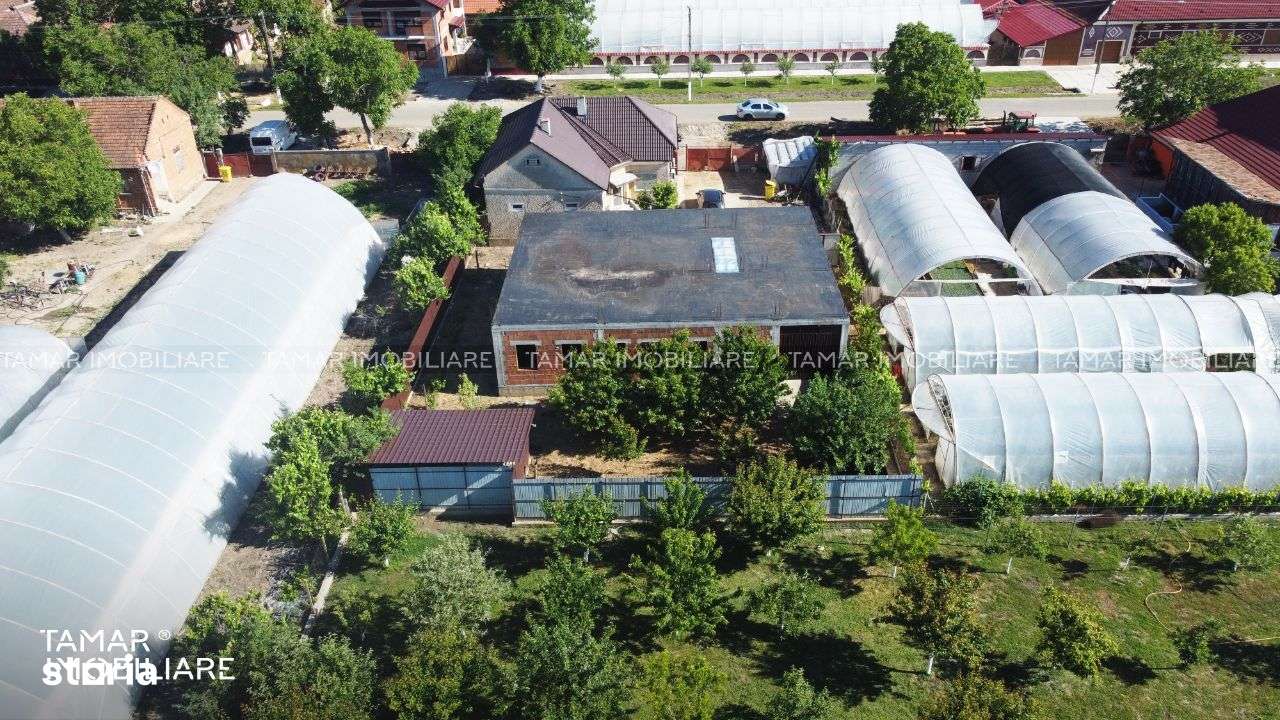 Proprietate cu 2 construcții - 348 mp Teren, 720 mp - Imagine principală: 2/8