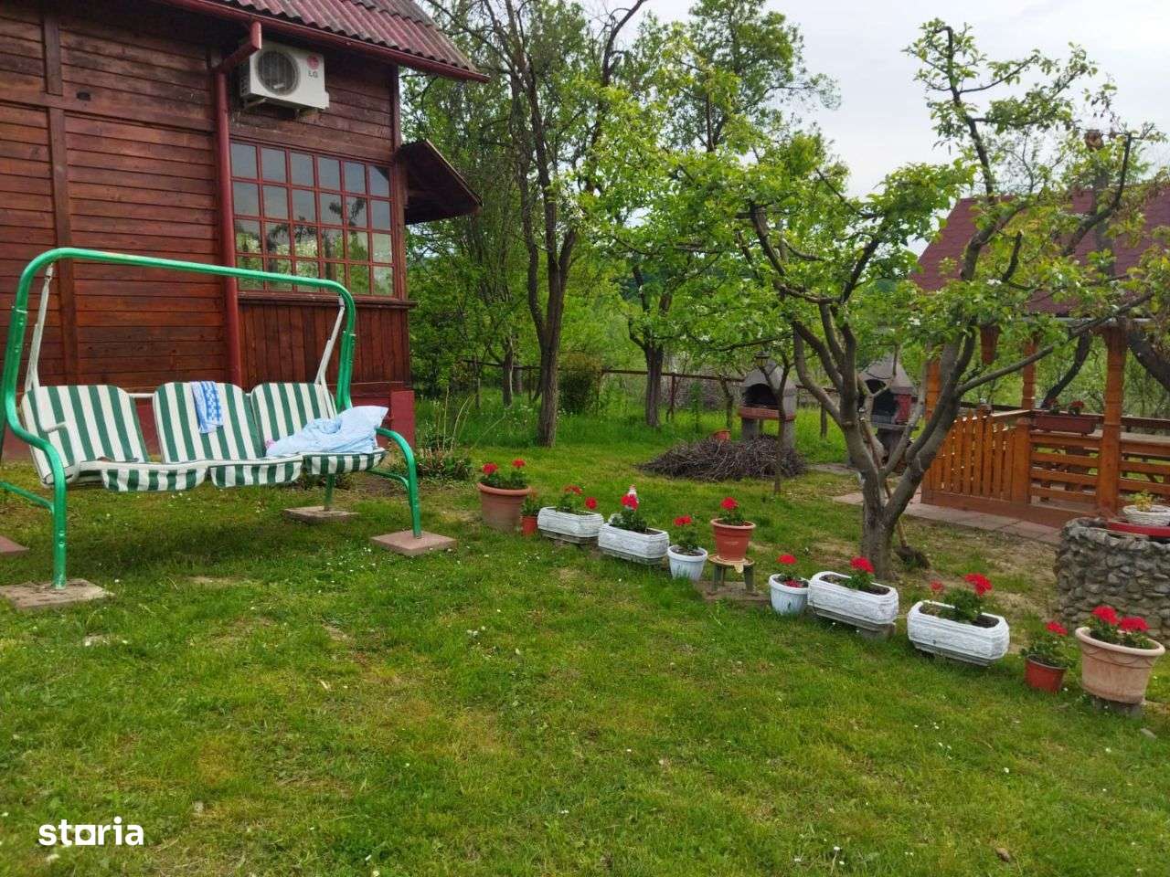 Carbunari ,casa din lemn - Imagine principală: 3/10