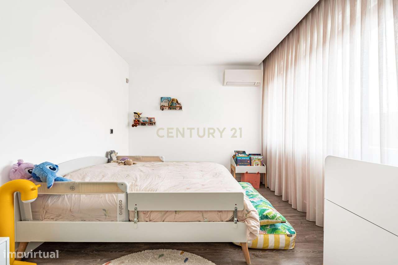 Moradia contemporânea na Aroeira | Luz natural, conforto e eficiência-34