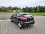 Kia Rio - 11