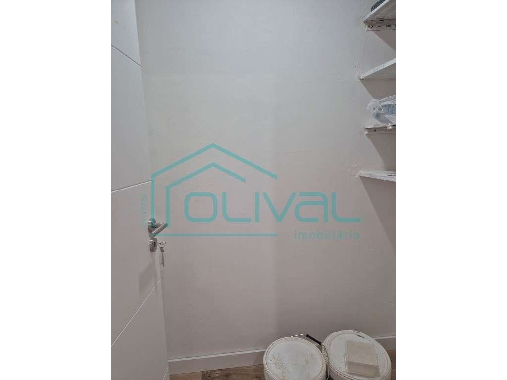 Centro de ALverca T2+1 +Terraço Remodelado-5