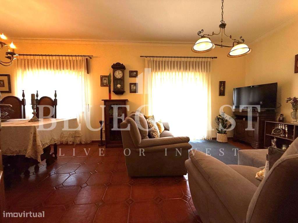 Moradia V4 com 3 Pisos - Espaço e Conforto-10