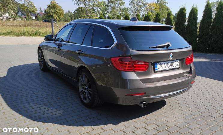 BMW Seria 3 320i Touring Luxury Line - 16