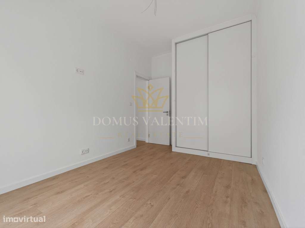 T2 Totalmente Remodelado em Almada - Conforto e Modernidade-10