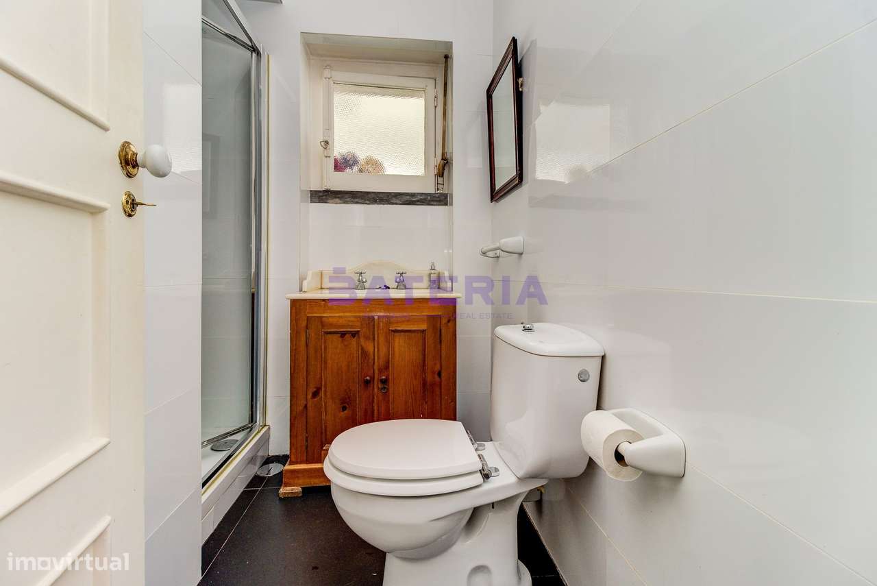 Moradia Independente T5 em Linda-a-Velha-8