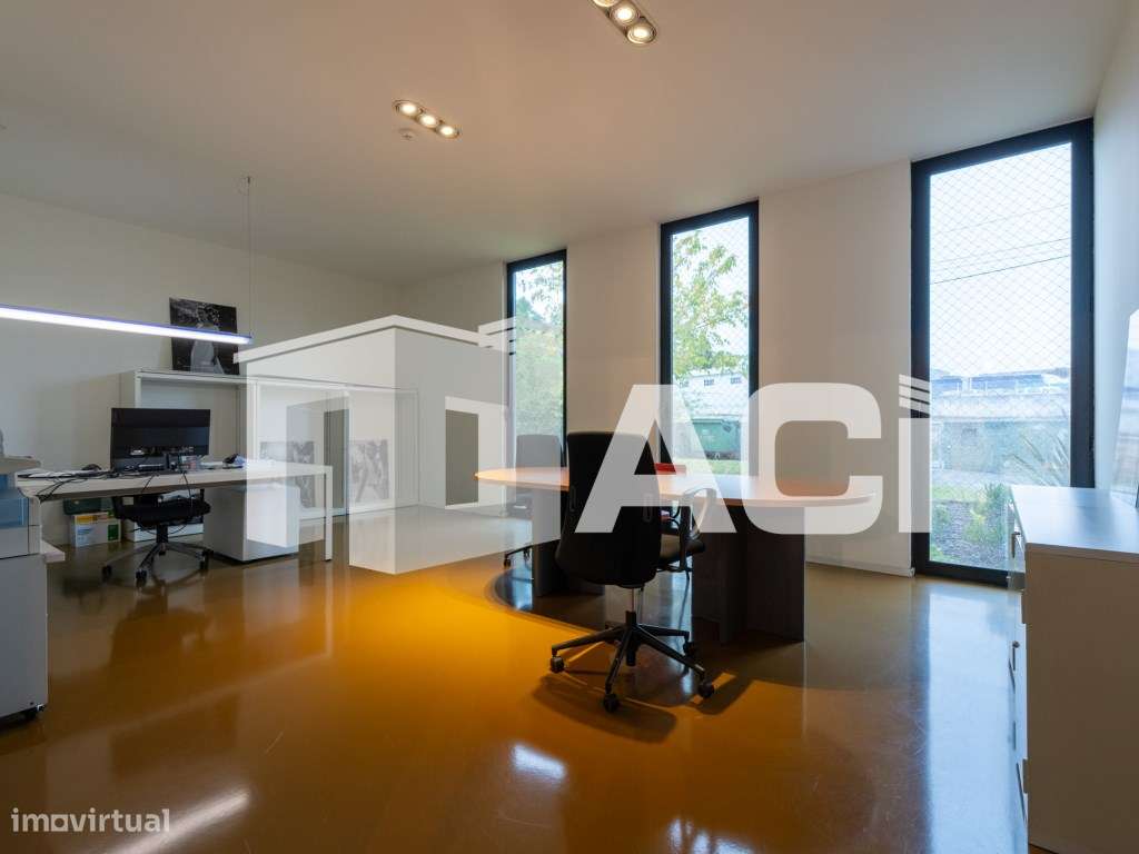 Armazém e Espaço Industrial de Excelência - 3 Pisos | Terreno de 5....-17