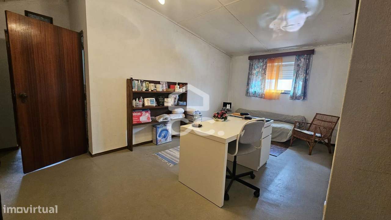 Moradia V4 com 174 M2, aproveitamento de sótão, garagem para 2 viatura-38