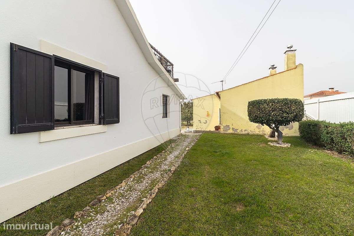 Moradia T5 + Moradia T2 | Terreno 3.717 m² | Azeitão-34