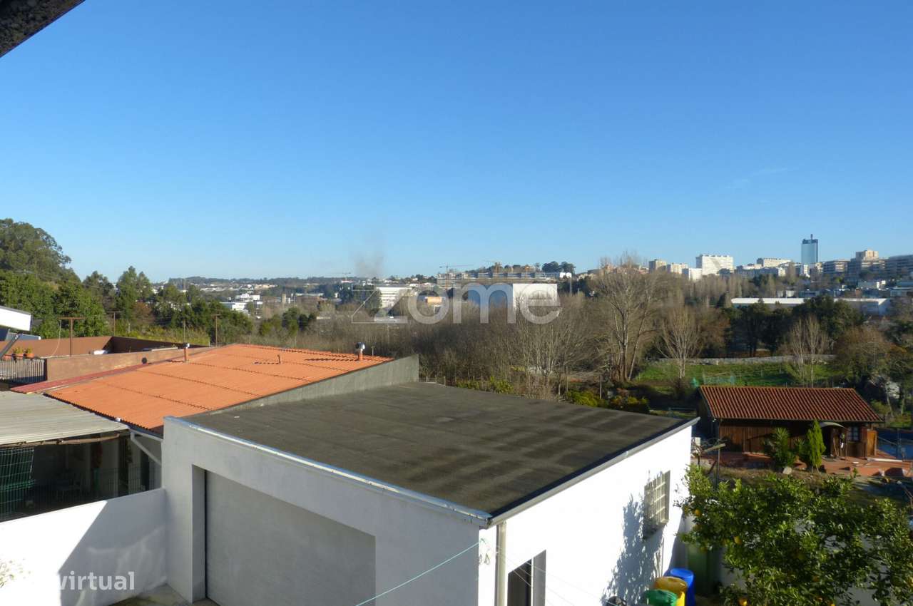 Moradia T4 de dois pisos com logradouro, em Leça do Balio, Matosinhos - Grande imagem: 5/29