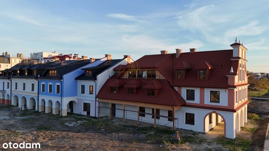 Kawalerka z widokiem na rynek Miasteczka Kresowego-12