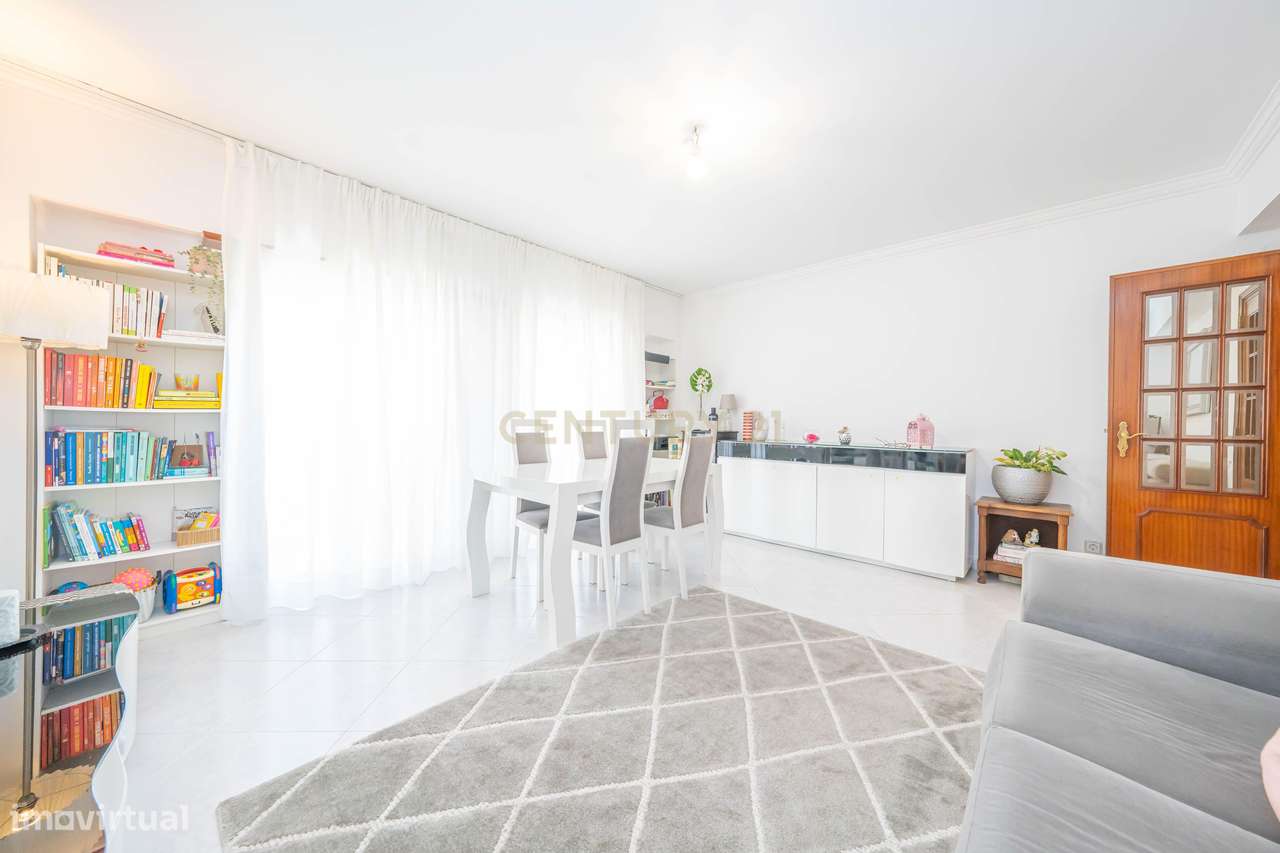 Apartamento T2, com Parqueamento e Arrecadação, em Caneças - Grande imagem: 2/31