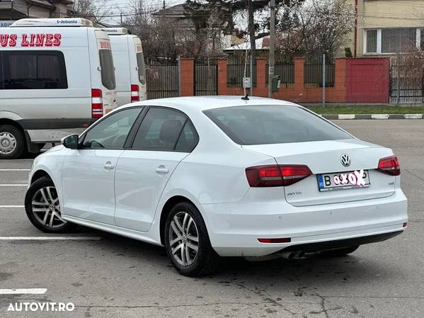 Volkswagen Jetta 2.0 TDI Comfortline - 7