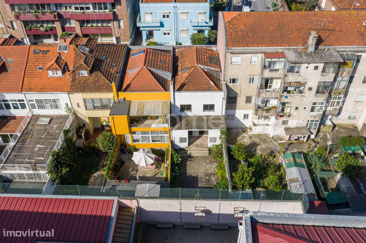 Moradia T6 na Rua do Amial (ao Colégio Luso-Francês) - Grande imagem: 4/52