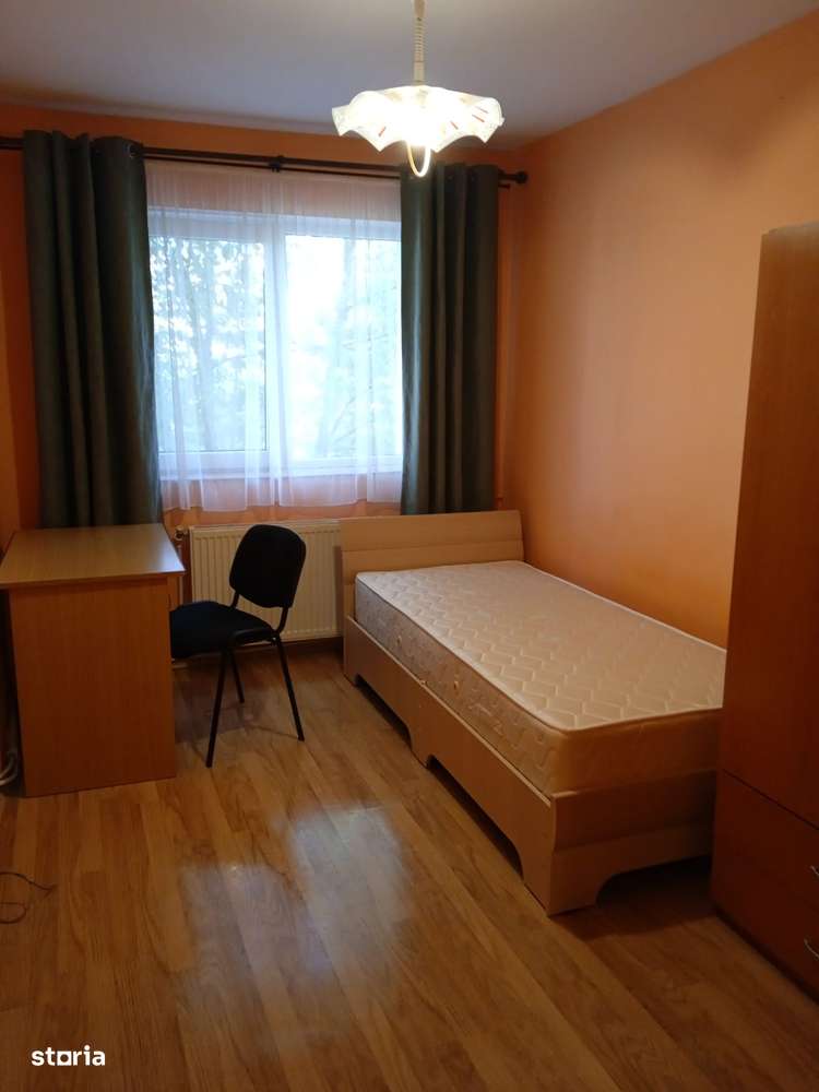 Vând apartament 2 camere, Mănăștur , decomandat, etaj 1-3