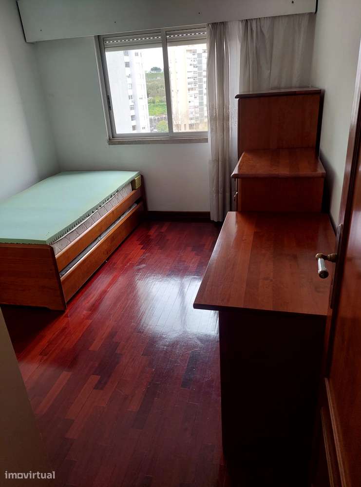 T2, na Encosta do Sol, mobilado, junto ao metro e autocarros - Grande imagem: 2/14