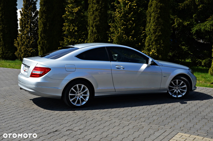 Mercedes-Benz Klasa C 180 Coupe BlueEFFICIENCY 7G-TRONIC - 22