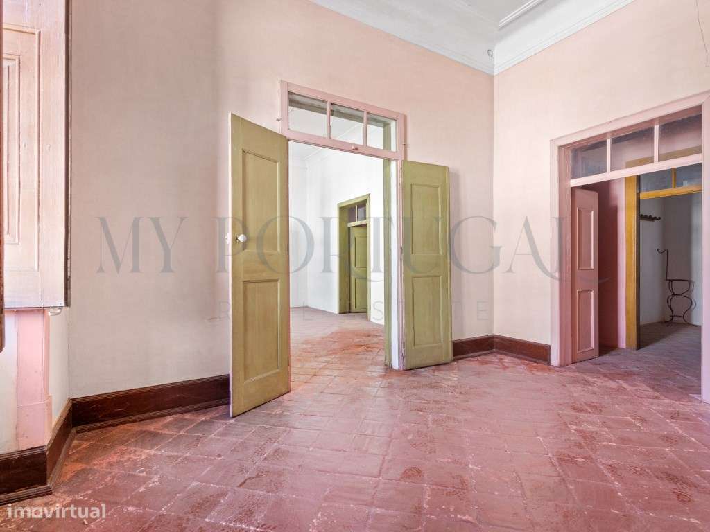 Solar Histórico de 1936 com Grande Quinta no Centro da Vila Oportun...-7