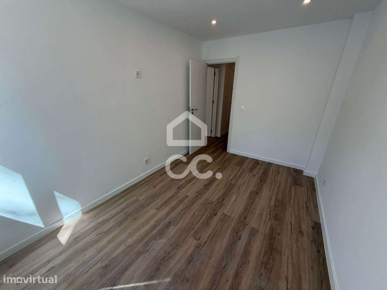 Apartamento T2 Renovado na Quinta do Mendes em Odivelas-18