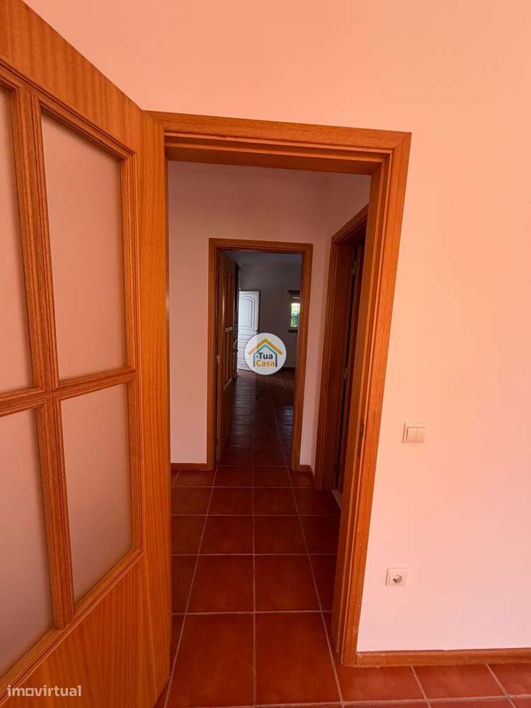 Moradia T4 no centro de Cantanhede com dois pisos e terraço.-12