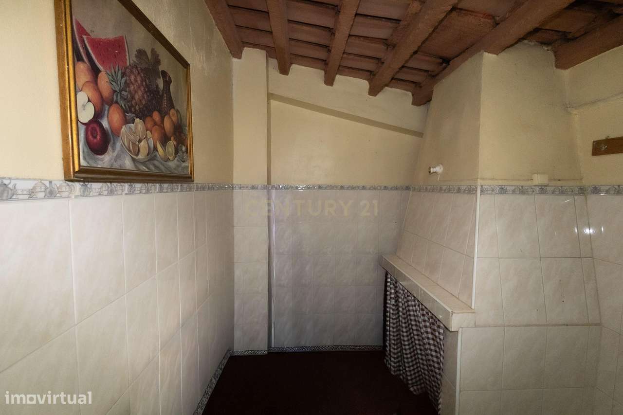 Moradia T3 com quintal, garagem e anexos no centro de Ervidel-40