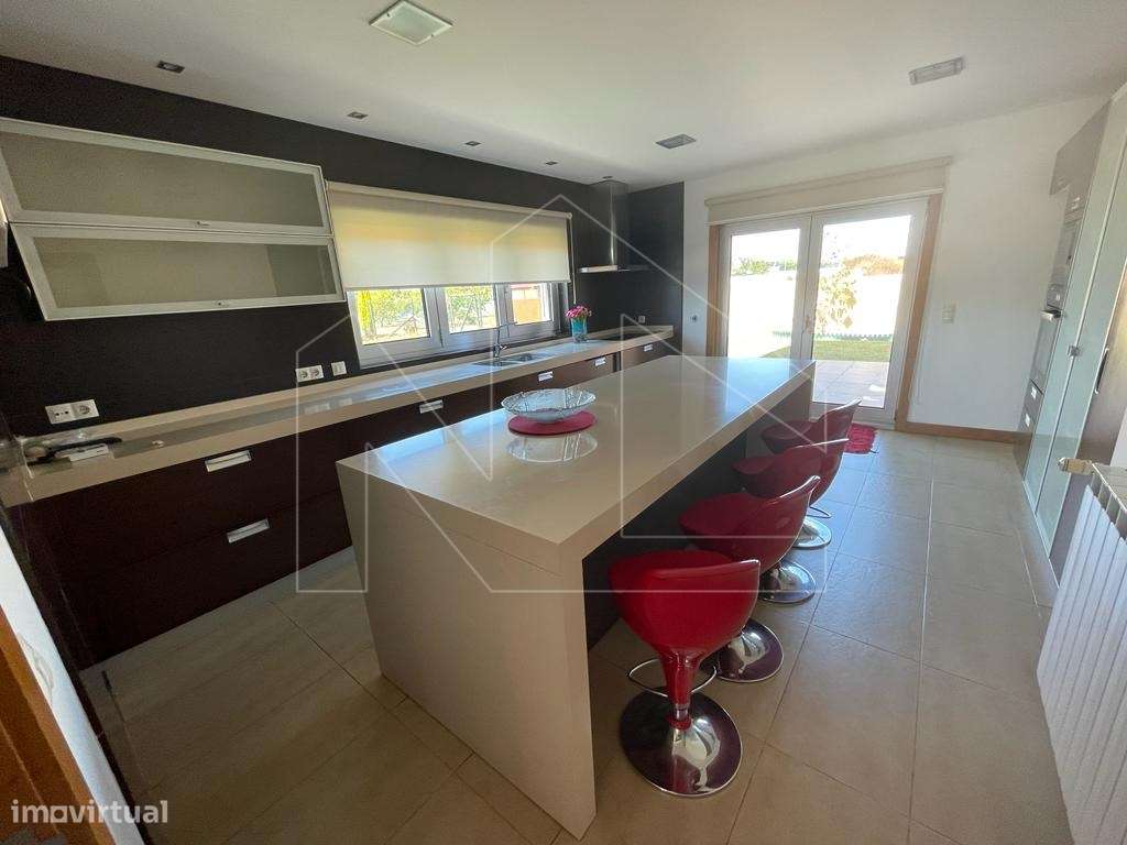 Moradia T5 Isolada em Esgueira, junto aos Passadiços de Aveiro! - Grande imagem: 5/60