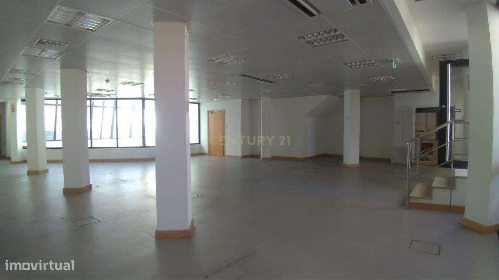 Prédio destinado a Comércio e Serviços - Vila Real - Grande imagem: 5/12