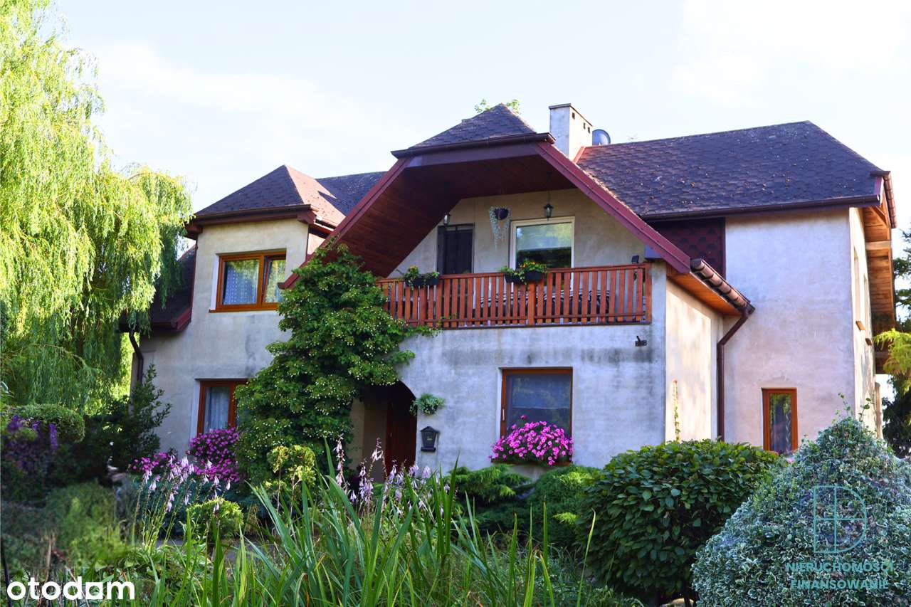 Dom z potencjałem dla dwóch rodzin-18