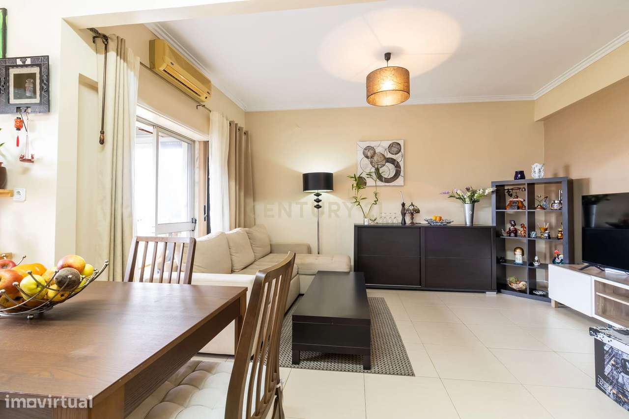 Apartamento T2 com Vista Rio | 2 Varandas / Zona Tranquila e Excelente - Grande imagem: 2/17