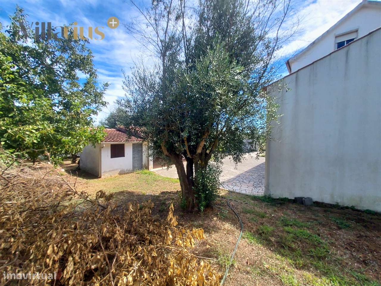 Moradia T3+1 à Venda em Tomar – Espaço e Natureza-36