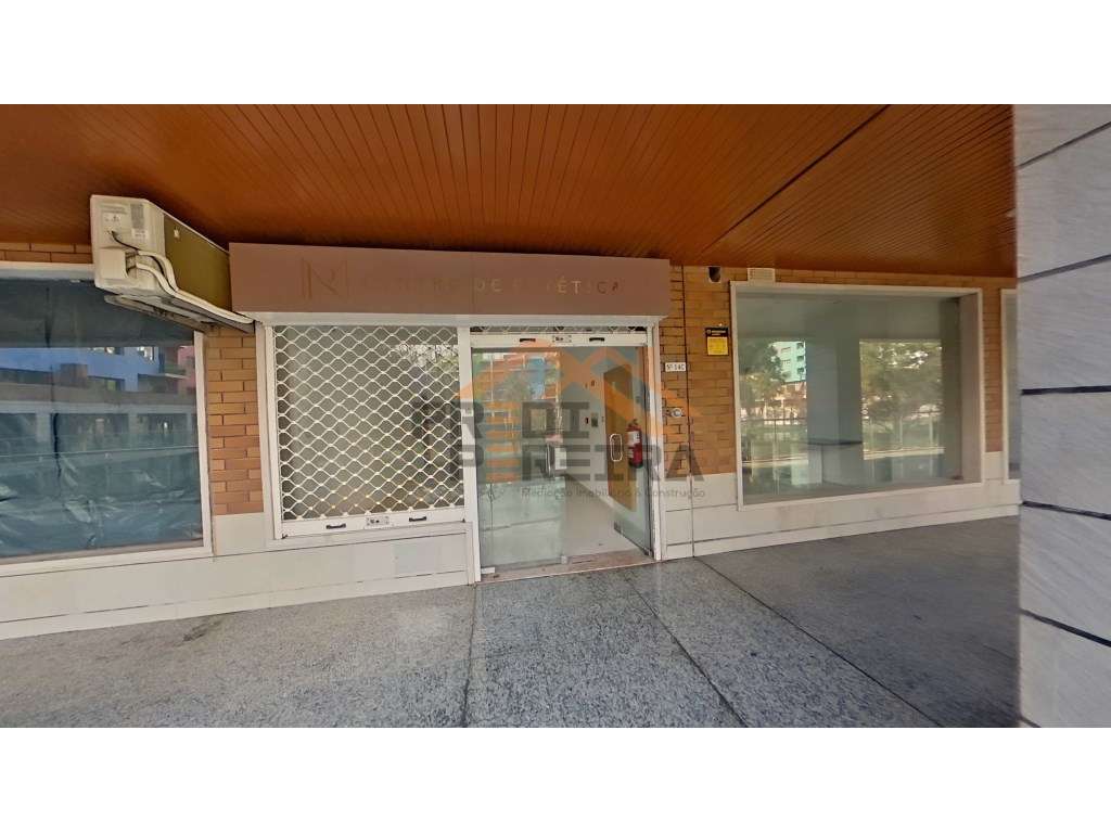 Loja para arrendamento, situada na Urbanização Jardim da Amoreira, ... - Grande imagem: 4/22