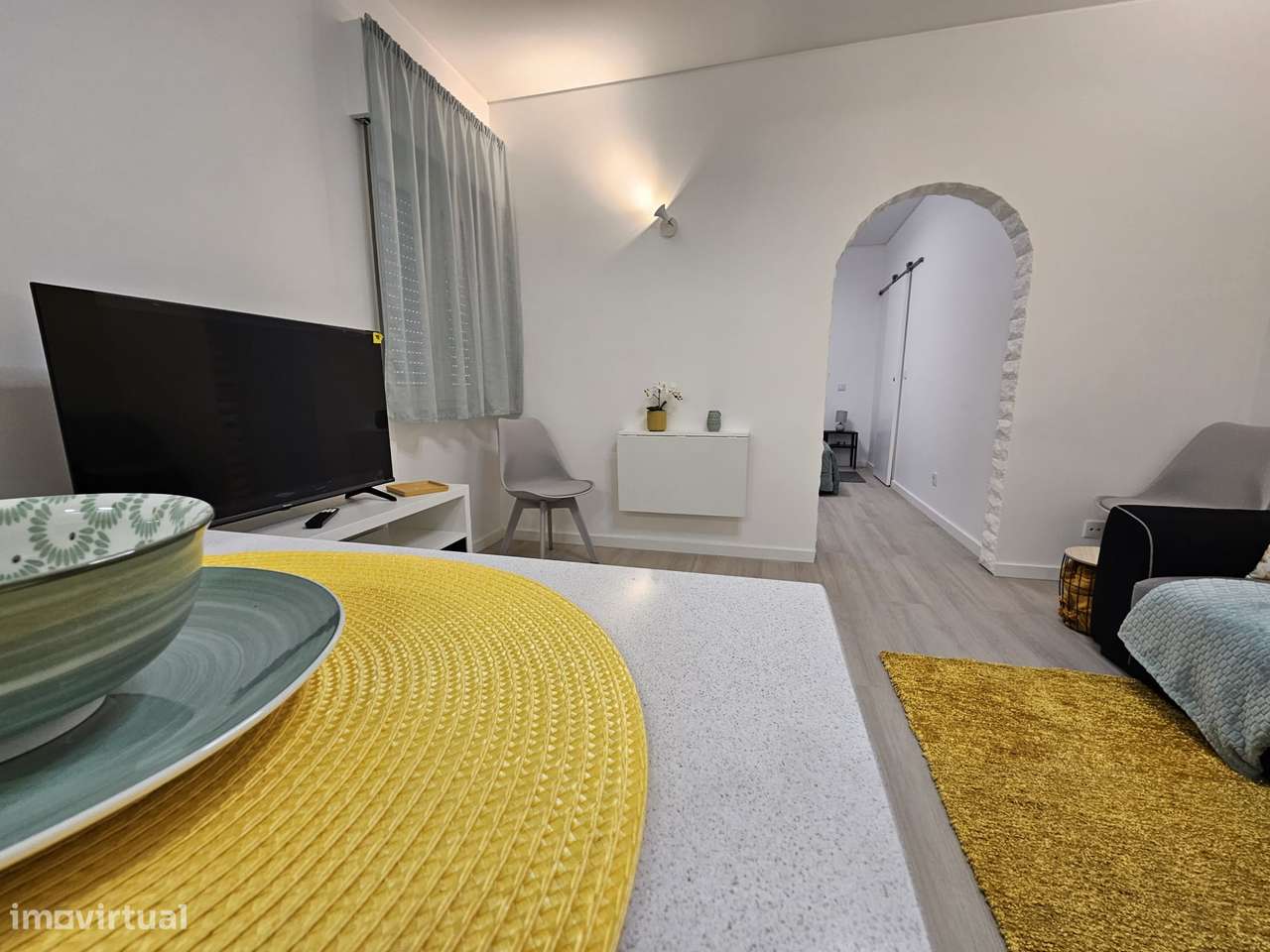 Apartamento T1, mobilado no centro de Carcavelos - Grande imagem: 1/11