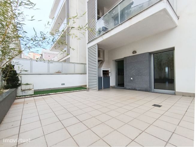 Apartamento T2 com garagem em zona da Solum-8