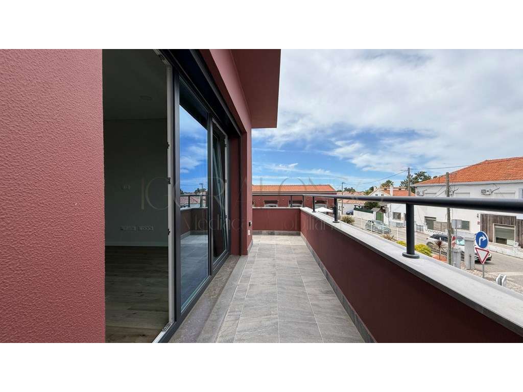Excelente Apartamento T2 localizado na Zona Central de Azeitão-36
