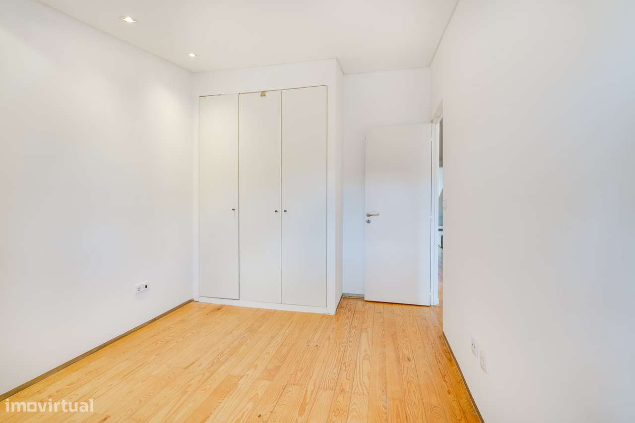 T2 REMODELADO | RUA REBELO DA SILVA | ESTEFÂNIA | LISBOA | VARANDA-12