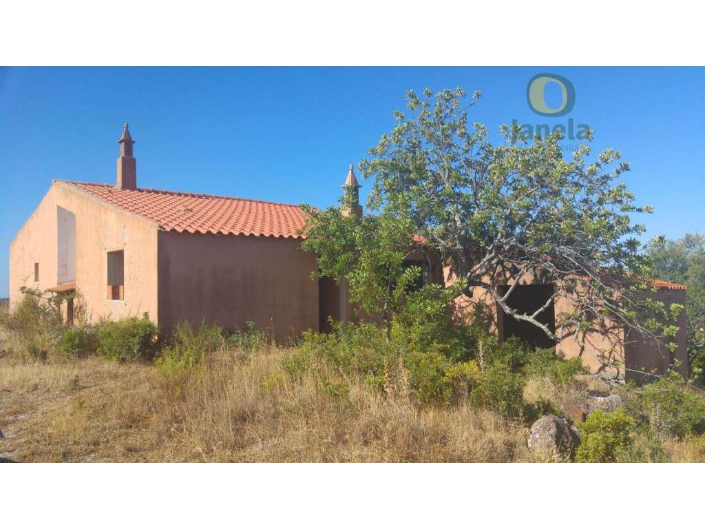 Moradia inserida em terreno com 5.000 m2, com vista mar e serra - Grande imagem: 5/19