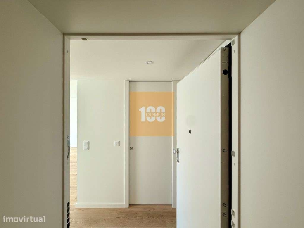 T2 na Rua Aires de Ornelas - Grande imagem: 4/42