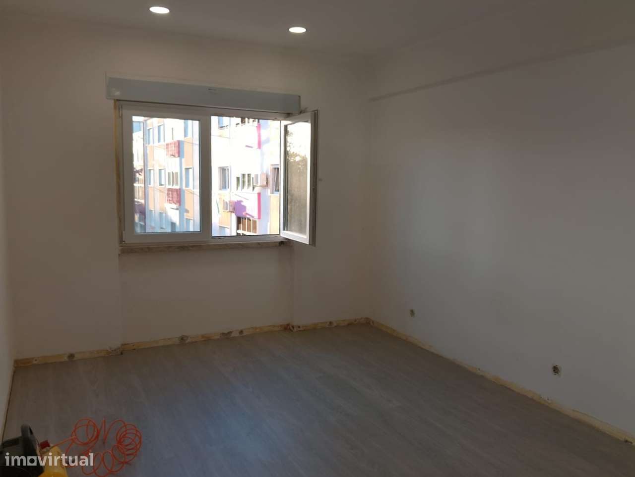 Apartamento T3 Totalmente Remodelado-15