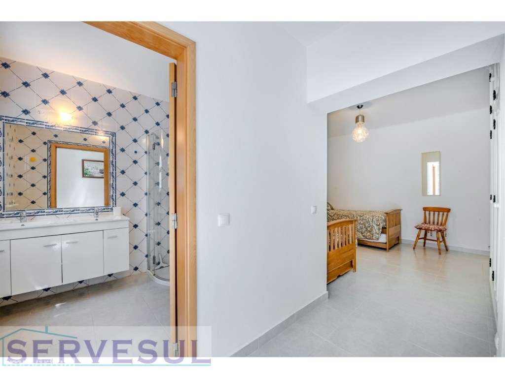 Moradia Deslumbrante de 2 andares com 274 m², composta por 4 quarto...-23