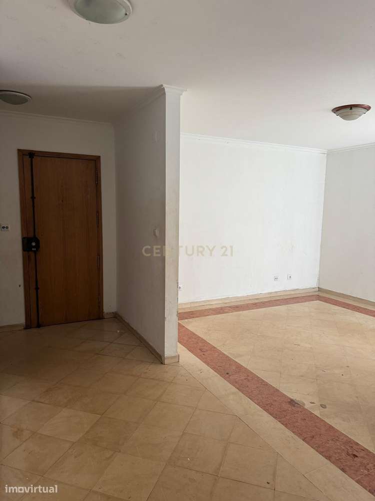 ✨ T2 na Caparica com Potencial de Valorização | Excelente Oportunidade - Grande imagem: 2/7