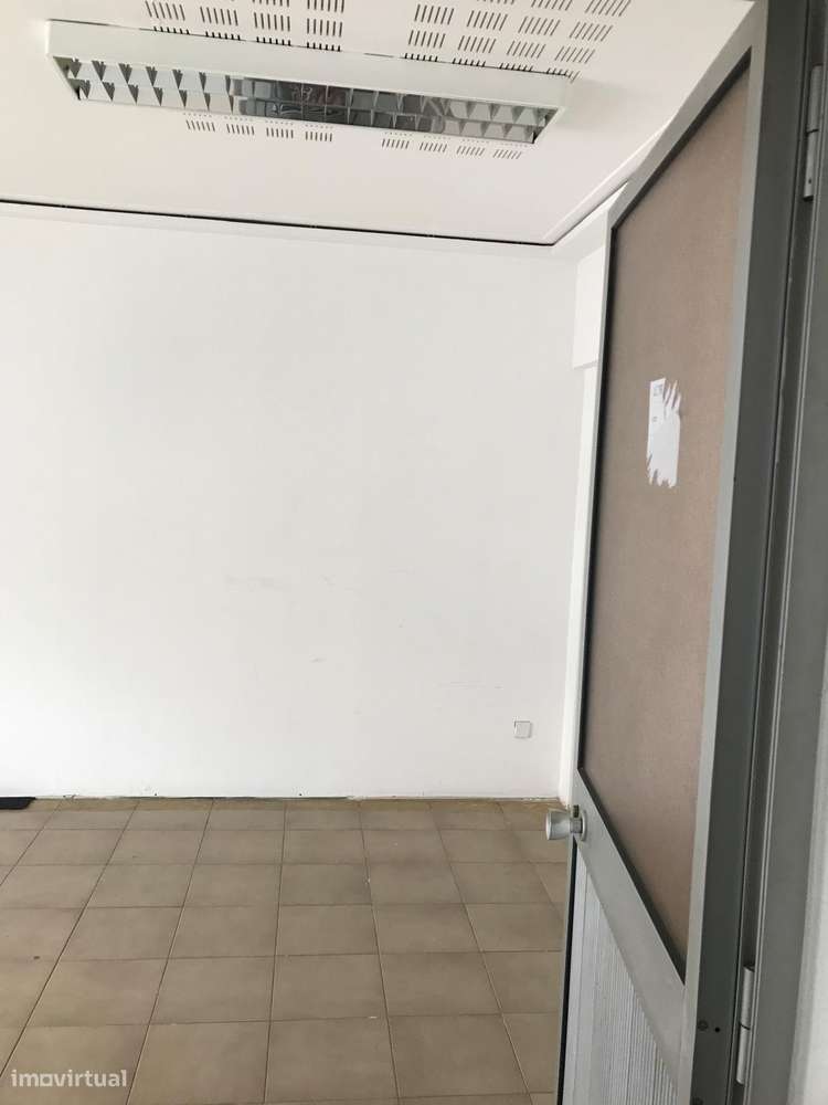 Armazém para Arrendamento  450 m² - Grande imagem: 5/22