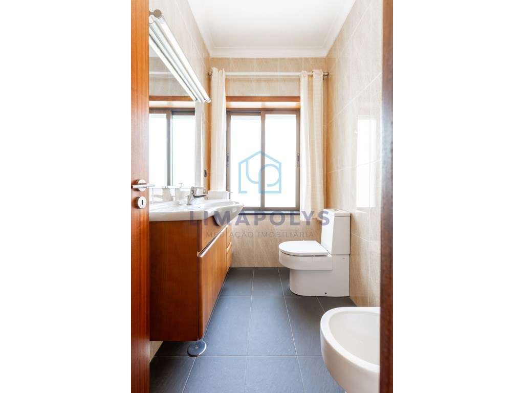 Moradia T4 com Vista Mar a 50m da Praia - Oportunidade Única!-13