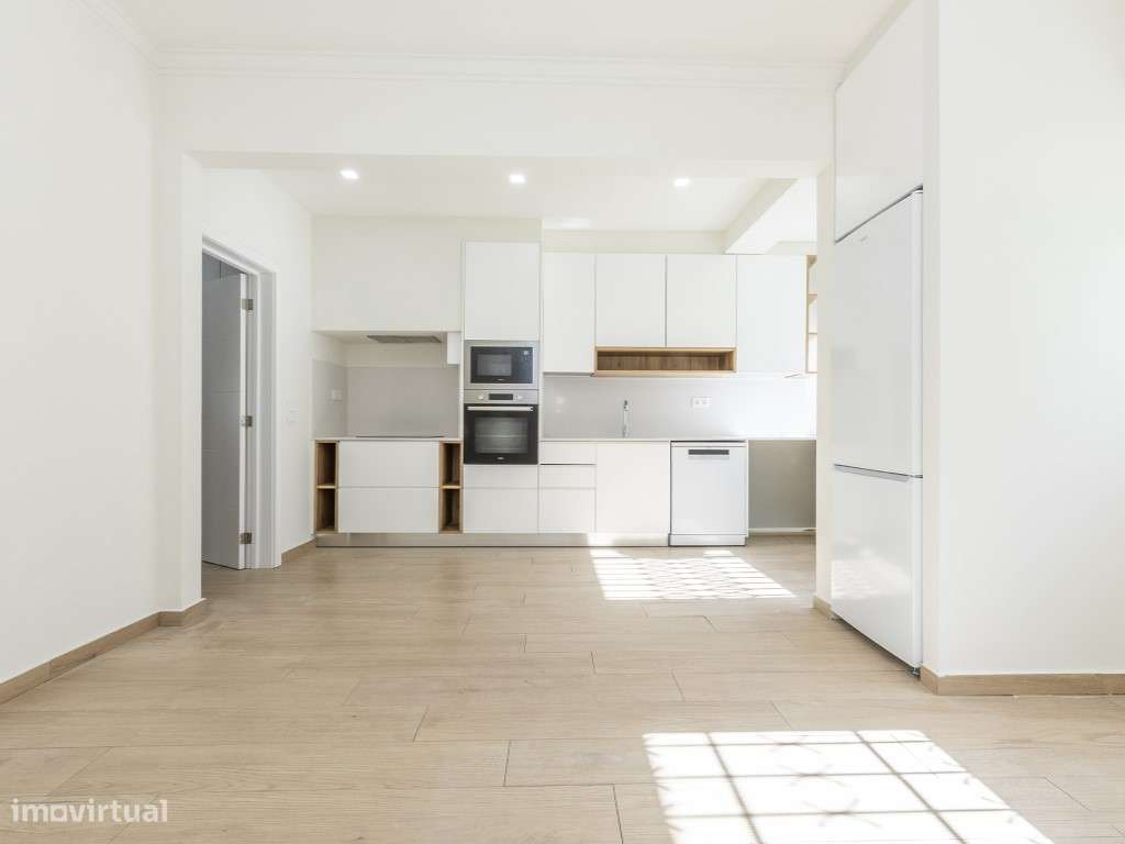 T2 Totalmente Remodelado na Damaia | Junto às Portas de Benfica - Grande imagem: 4/22