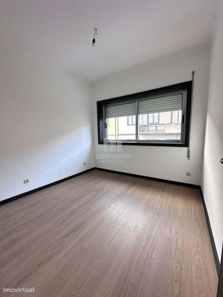 Apartamento T3 totalmente renovado no centro de Rio Tinto-22