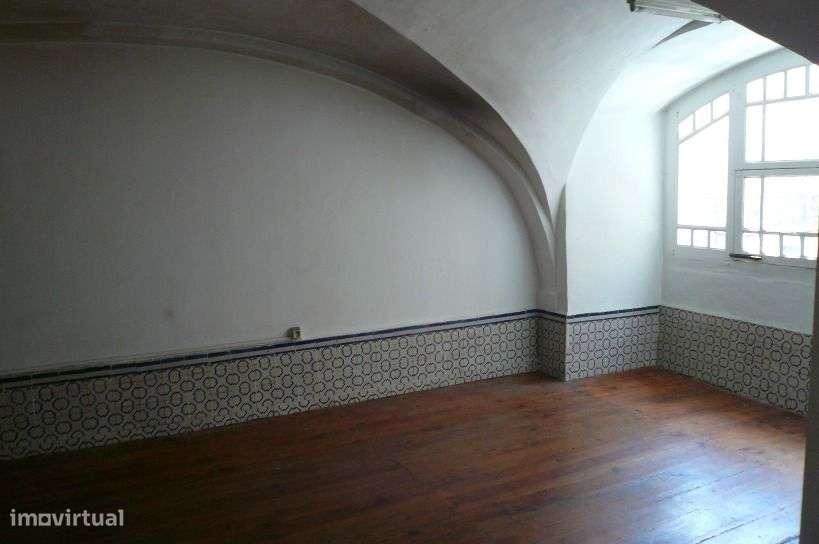 CL1183 - Loja, para Venda por 440.000 € Rua das Flores-7